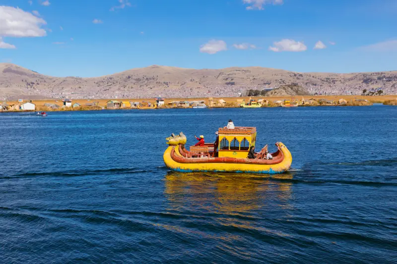 lago-titicaca-isla-de-los-uros-waman-adventures