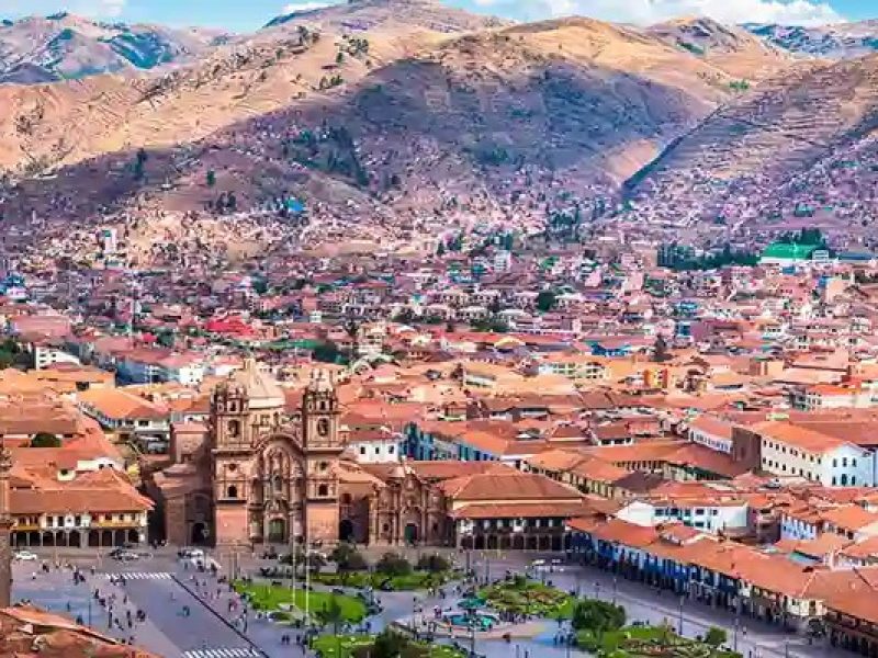 Plaza-de-armas-de-Cusco-desde-el